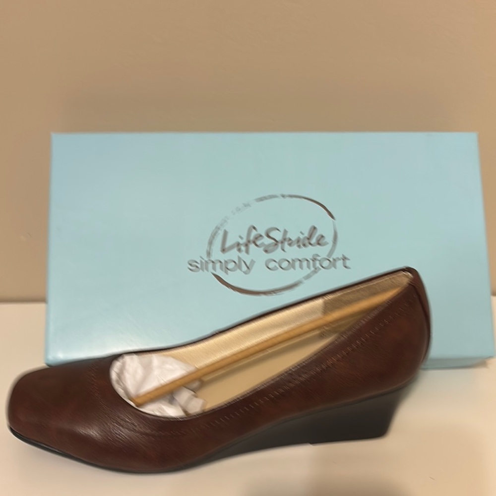 Life Stride Brown Leather Wedge Pumps